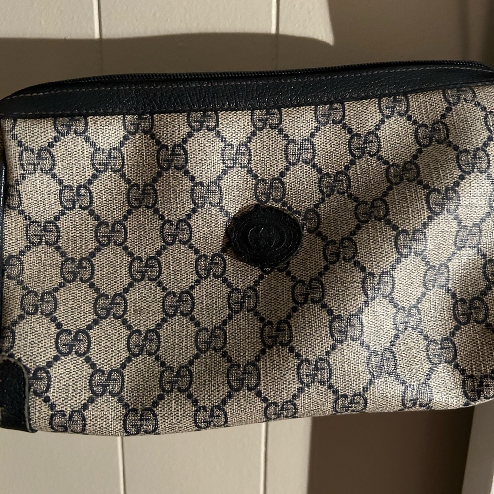 Authentic vintage Gucci shoulder bag 😍